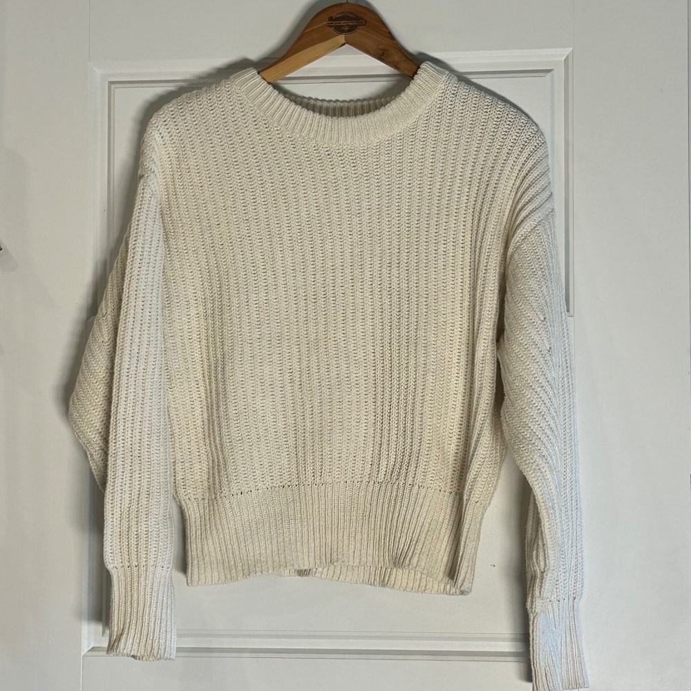 Cropped oof white sweater